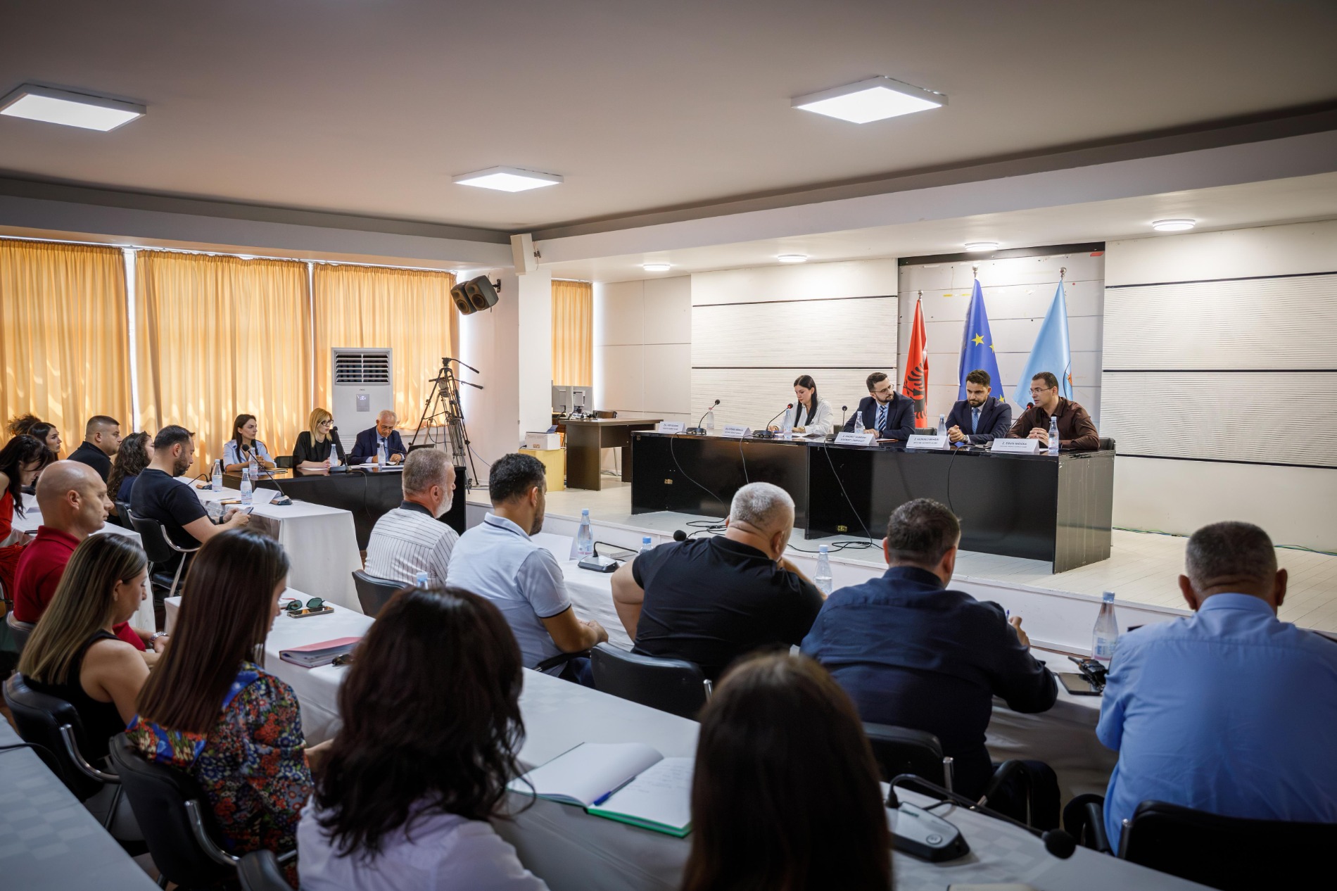 Endrit Shabani Në Vlorë, Avokati I Popullit Vendos Institucionet Përballë Qytet…