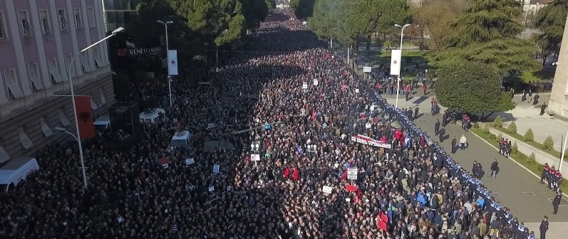 Avokati I Popullit Heton Mbi Përdorimin E Shpërpjesëtuar Të Gazit Lotësjellës...